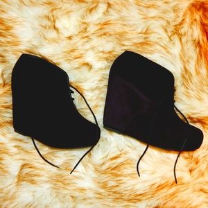 Cute Comfy Charlotte Russe Black Suede Booties